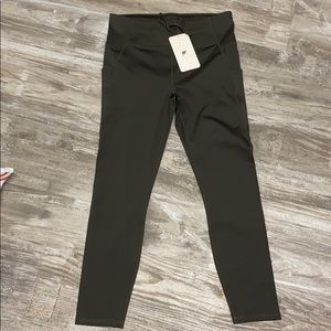 Fabletics Mid-Rise Ultracool Shine-Panel 7/8